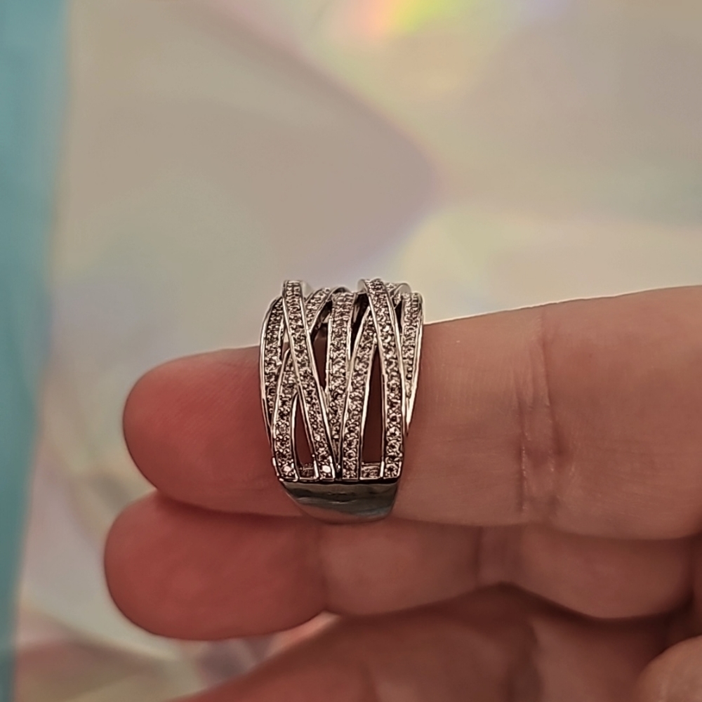 Fashion women ring,  size 9 ( no named brand) silver plated
